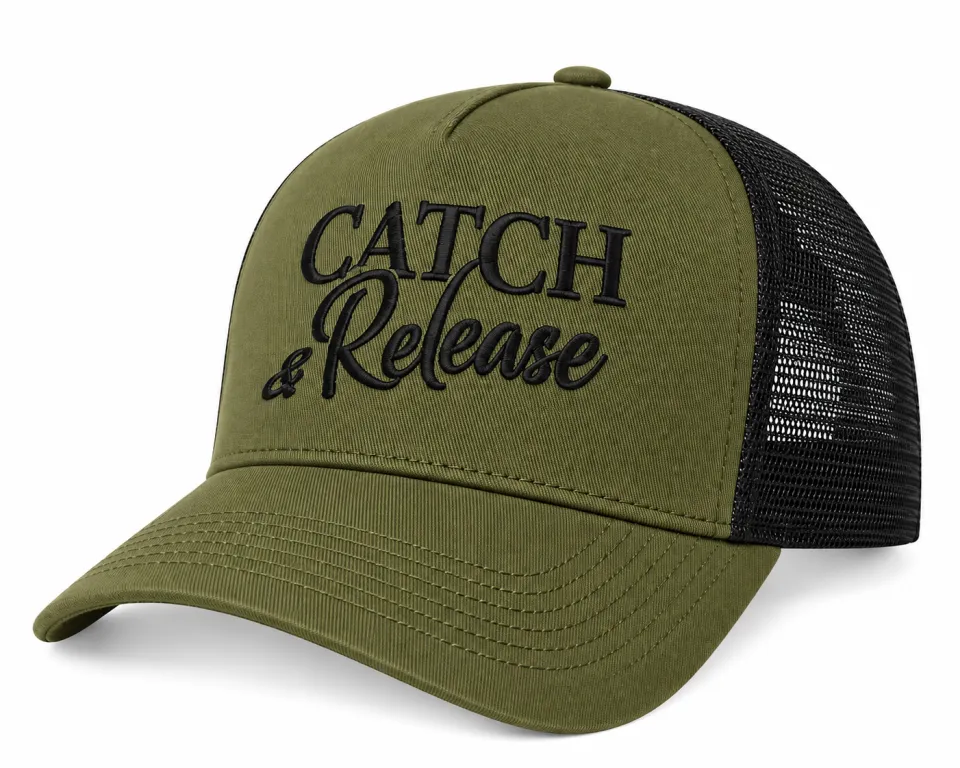 Czapka z daszkiem trucker z haftem z motywęm wędkarskim - Catch and Release